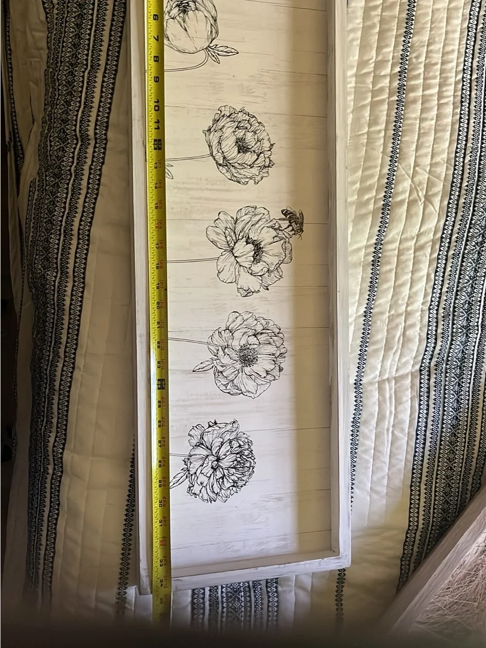 Lot of 2 wall pictures at least 2ft long